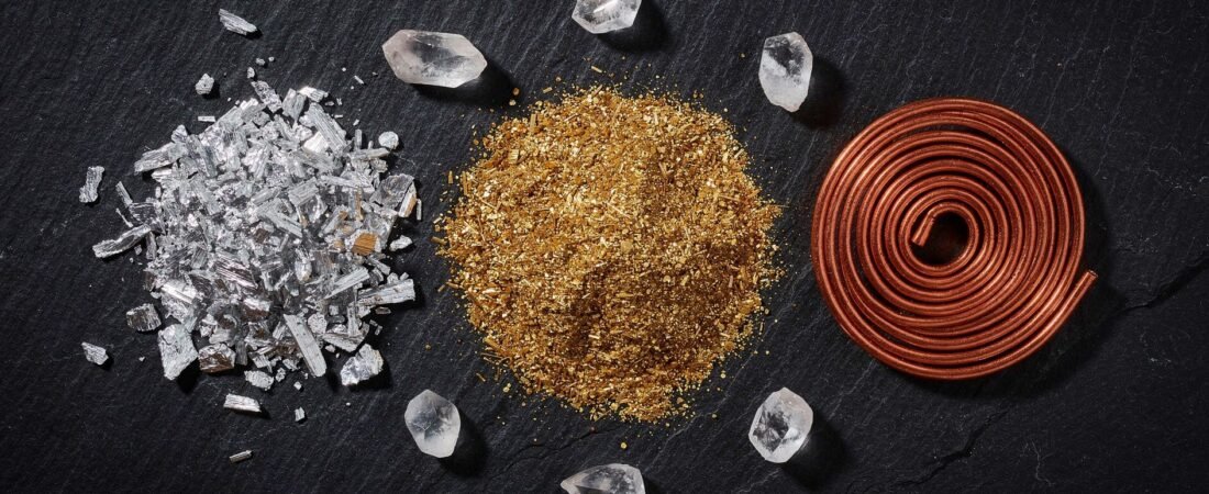 Cobre, aluminio y latón en la orgonita: qué metal hace qué