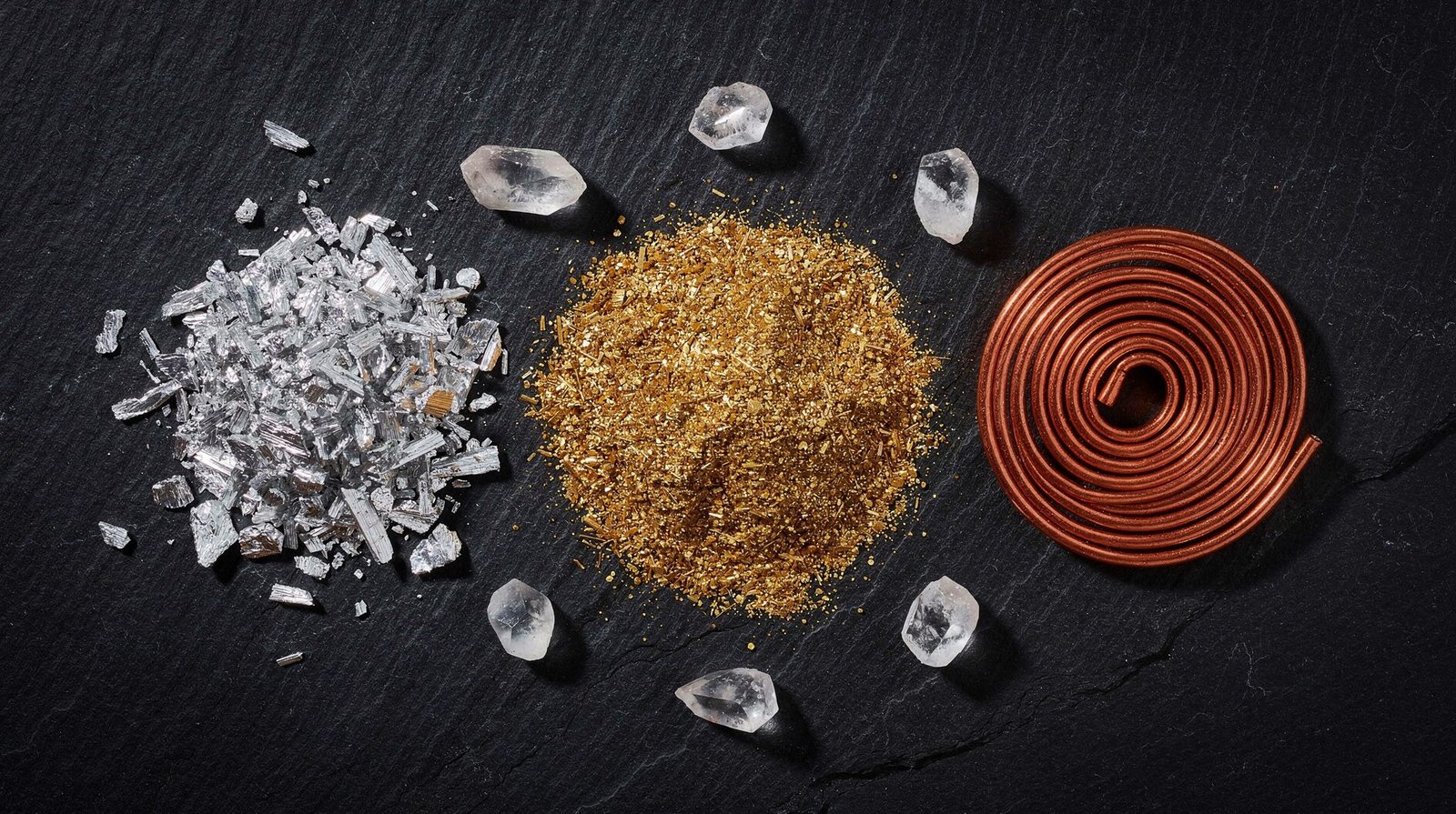 Cobre, aluminio y latón en la orgonita: qué metal hace qué
