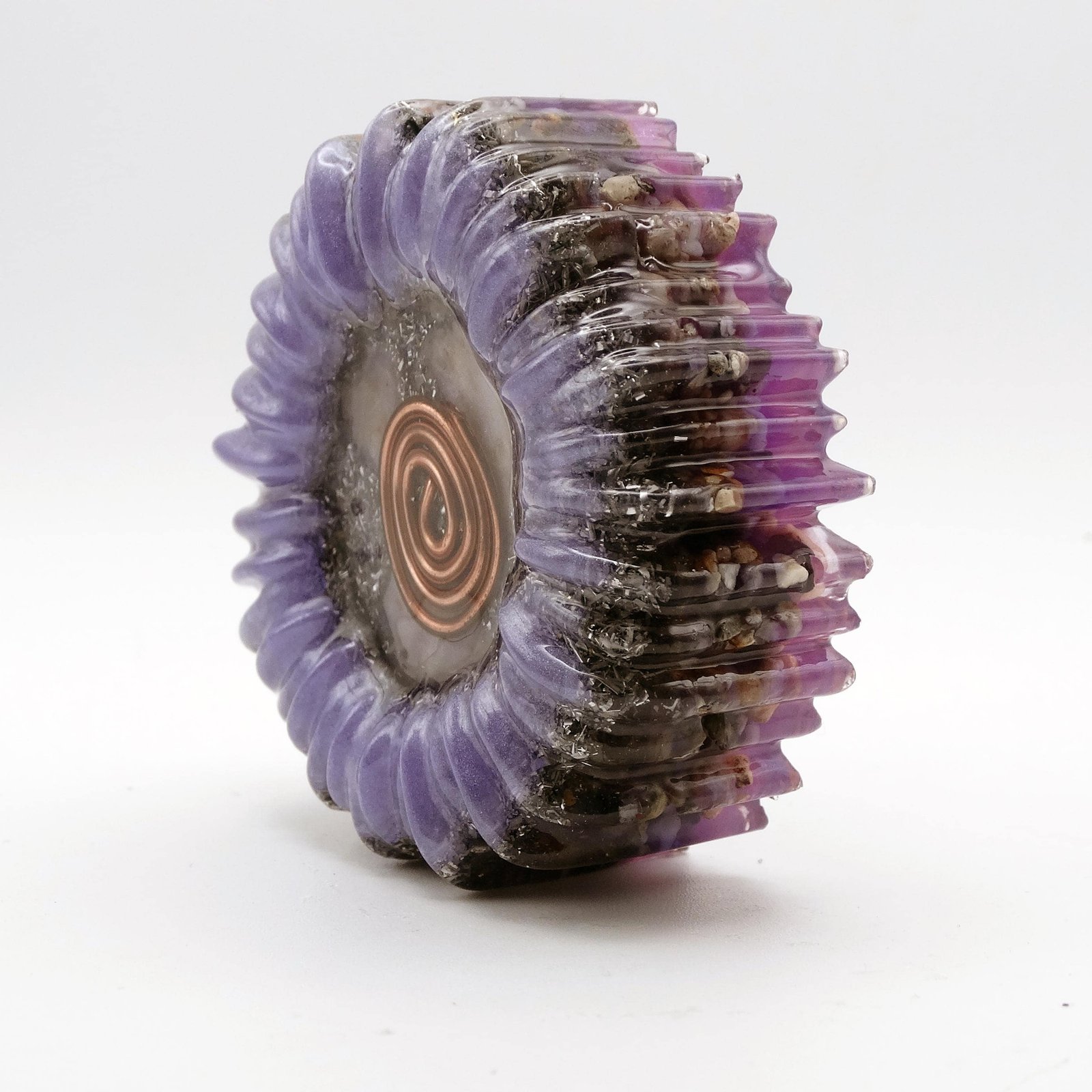 Flor de Orgón M Violeta - Espiral Cobre 1mm - Base Cuarzo Blanco y Aluminio - 7X2,5cm - Energía Vital y Equilibrio Para Tu Hogar. - Image 6