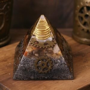 Orgonita Pirámide Steampunk · Engranajes y Espiral Latón · Alta Densidad · Fórmula Karl Hans Welz