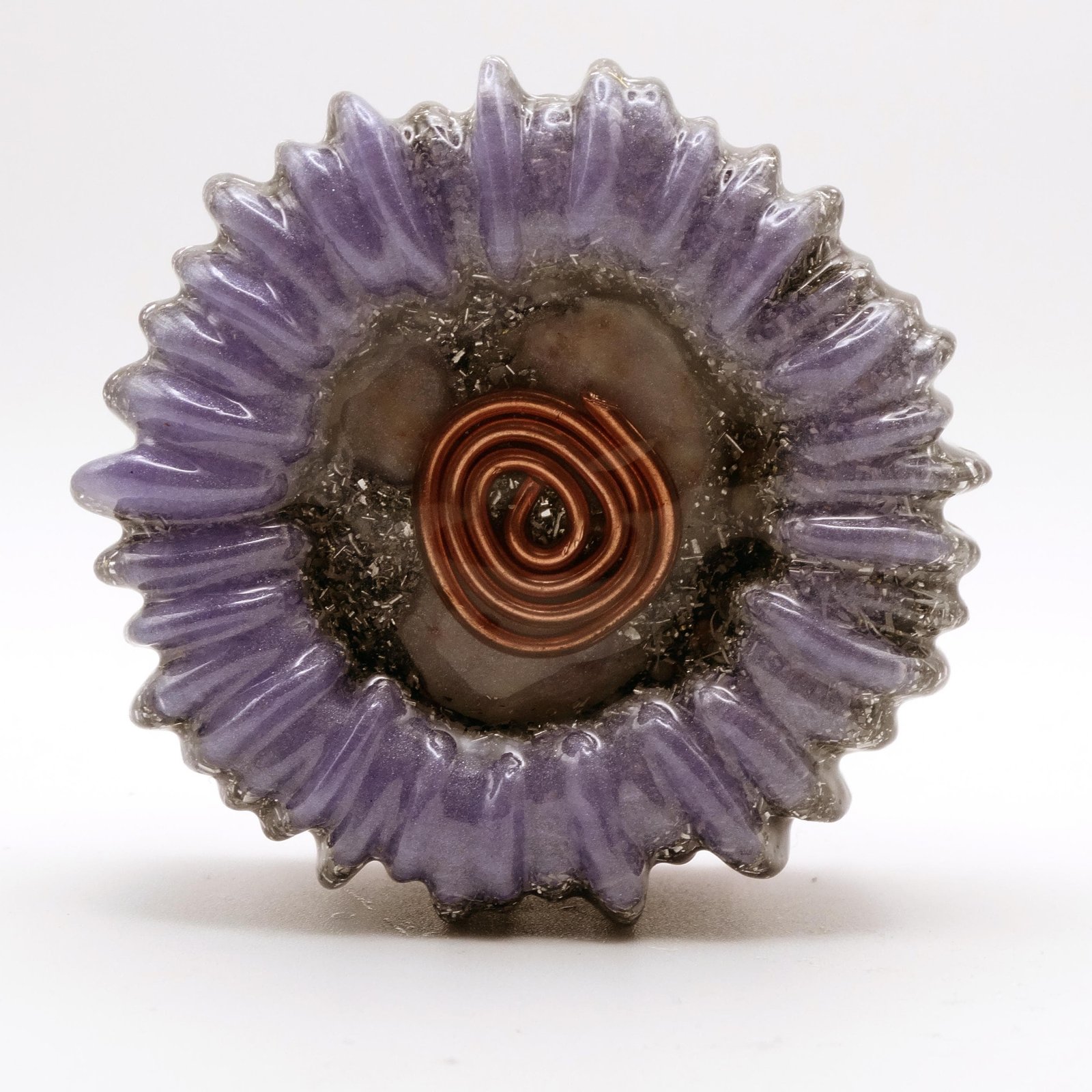 Flor de Orgón M Violeta - Espiral Cobre 1mm - Base Cuarzo Blanco y Aluminio - 7X2,5cm - Energía Vital y Equilibrio Para Tu Hogar. - Image 5