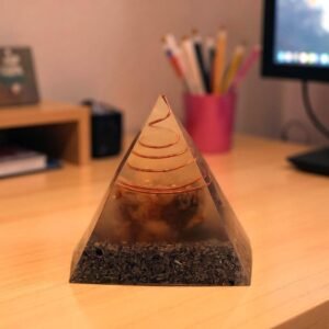 Orgonita Pirámide Espiral Cobre y Cuarzo · Alta Densidad · Fórmula Karl Hans Welz · Hecha a mano